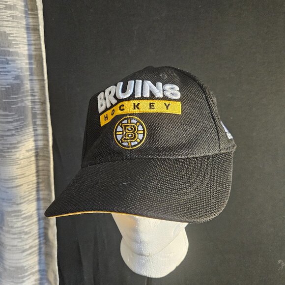 Boston Bruins NHL Adidas Black Gold White Locker Room Fitted Hat SIze L/XL - Picture 1 of 4